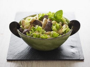 Salade de foie de volaille et mini quenelles