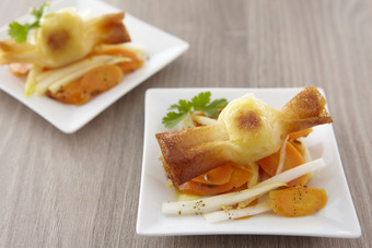 Quenelles croustillantes et salade de carottes endives orange et cumin