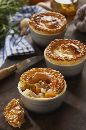 Petites tourtes de quenelles de volailles aux légumes racines 