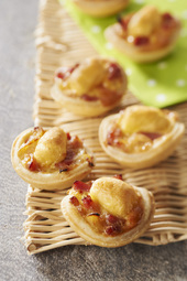 Tartelettes apéritives aux minis quenelles, lardons et oignons