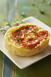 Tatin de tomates aux mini-quenelles et chèvre frais