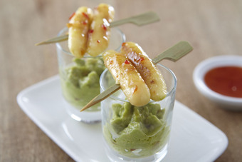 Verrine de guacamole et quenelle poêlée à l'aigre doux (apéritif)